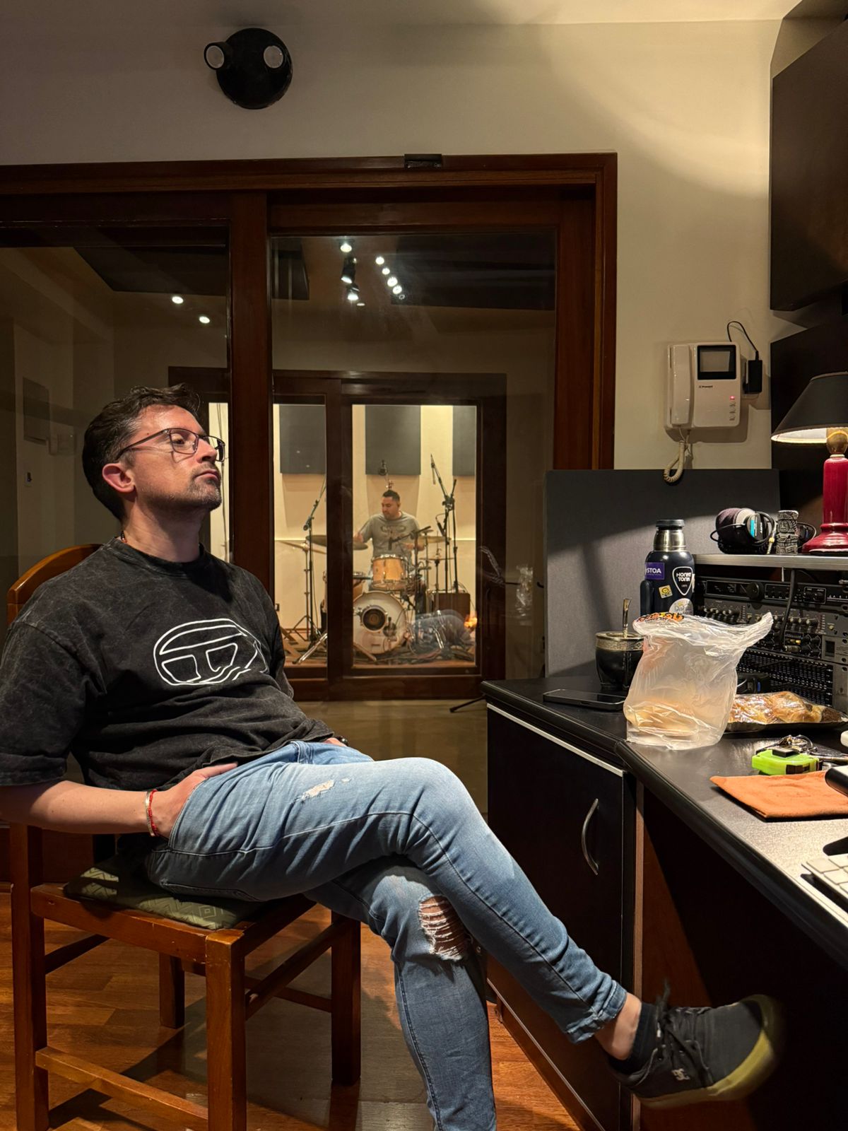 Juan Manuel Guerrero en sesión de producción
